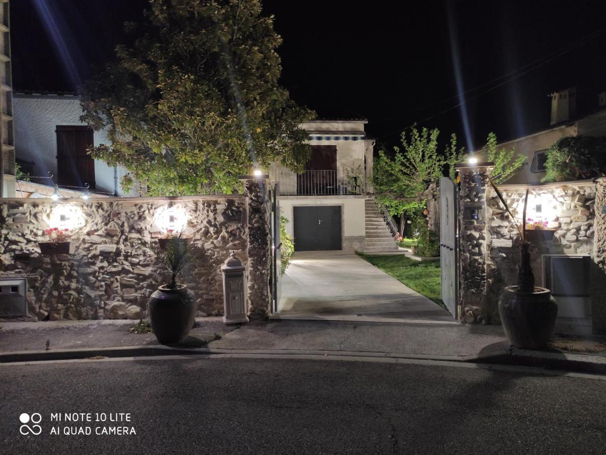 Maison en rez-de-chaussée,jardin, très bien située Arlés Exterior foto