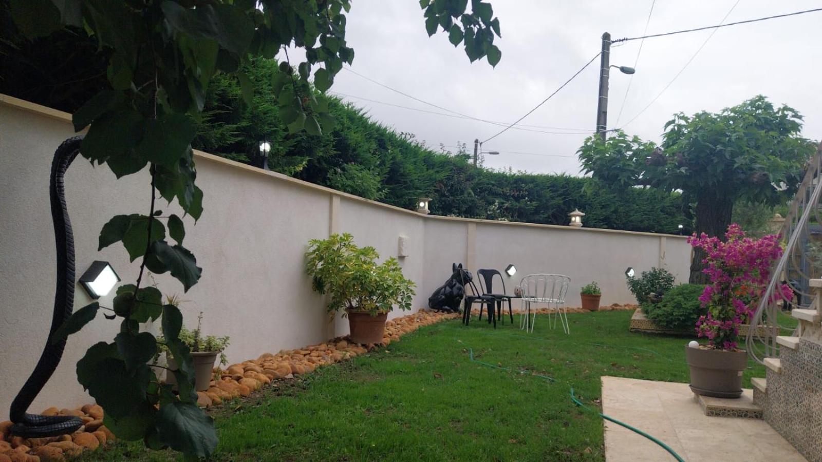 Maison en rez-de-chaussée,jardin, très bien située Arlés Exterior foto