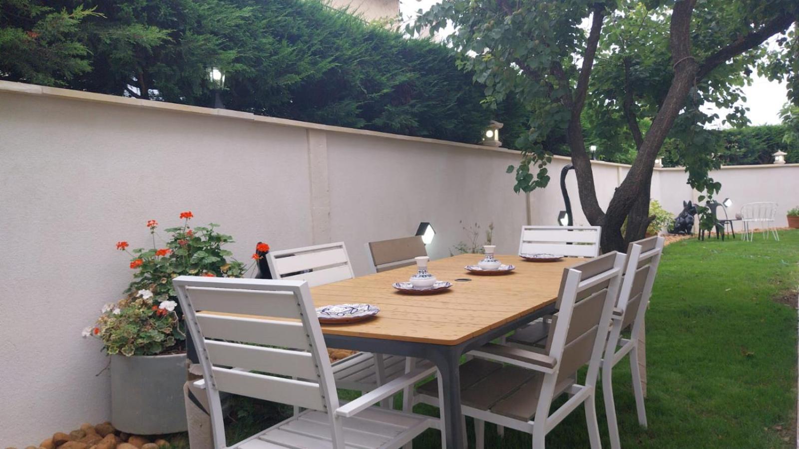 Maison en rez-de-chaussée,jardin, très bien située Arlés Exterior foto