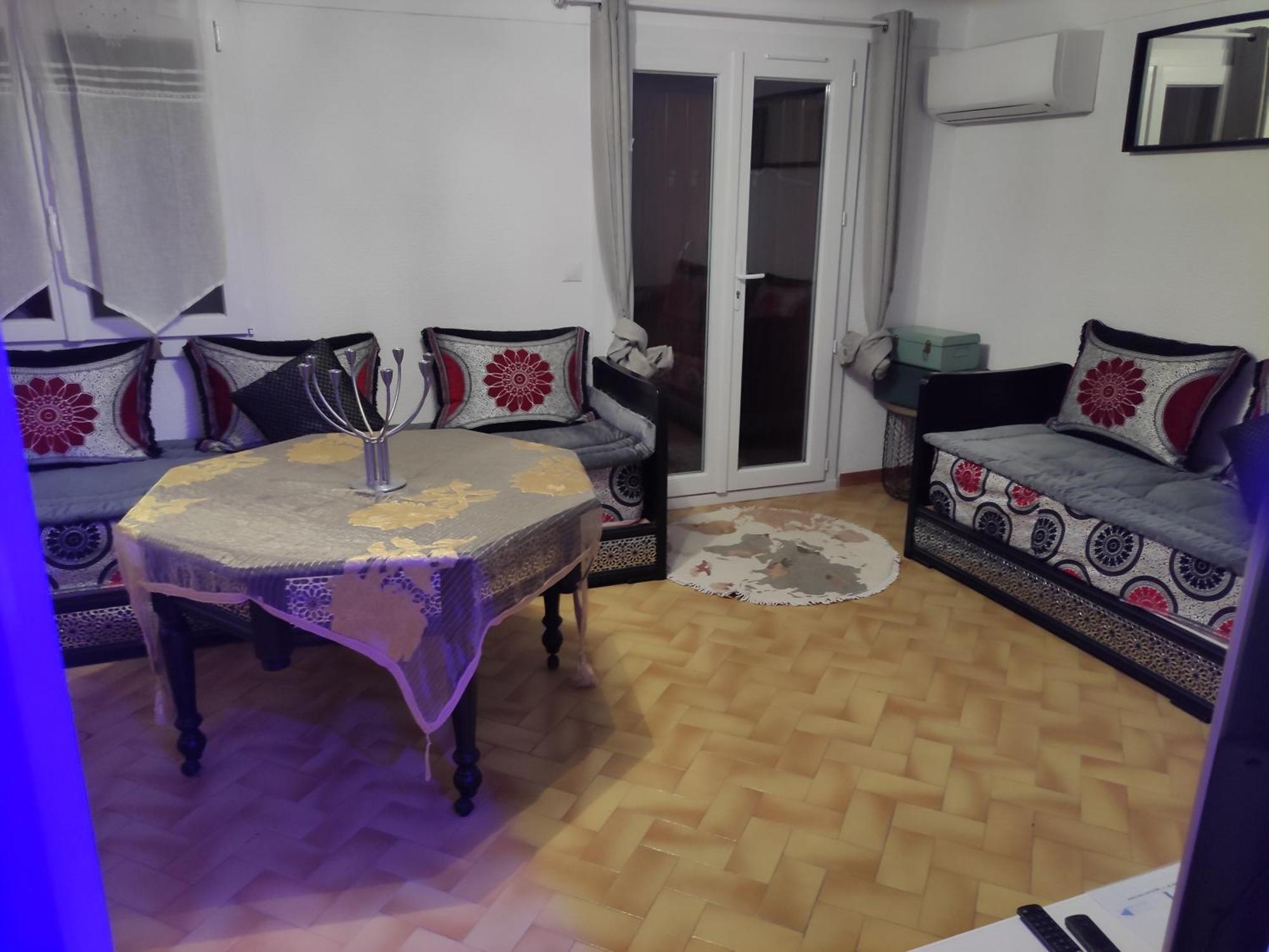 Maison en rez-de-chaussée,jardin, très bien située Arlés Habitación foto