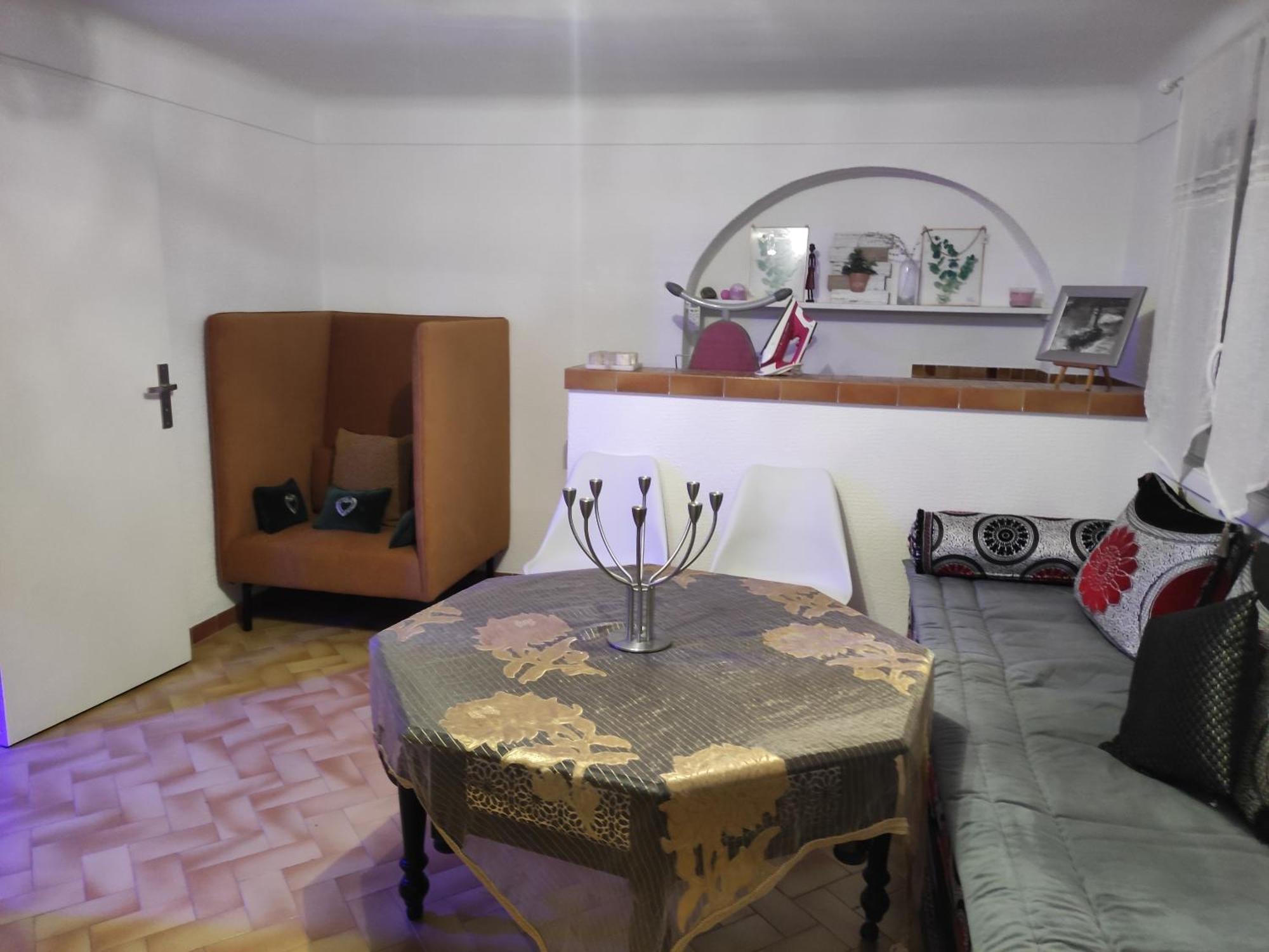 Maison en rez-de-chaussée,jardin, très bien située Arlés Habitación foto